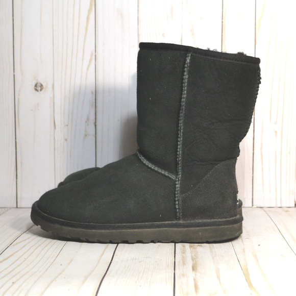 Women UGG Australia Classic Short Boot 5825 - Picture 1 of 6